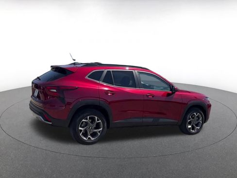 Used 2025 Chevrolet Trax LT FWD image 15