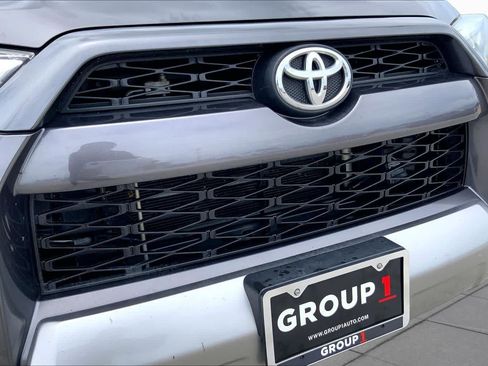 Used 2017 Toyota 4Runner TRD Off-Road Premium AWD/4WD image 29