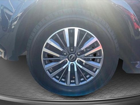 Used 2023 Nissan Armada SL image 9