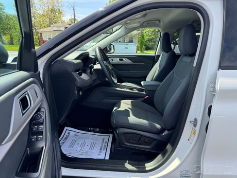 Used 2025 Ford Explorer Active image 10