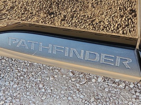 Used 2022 Nissan Pathfinder SV w/ SV Premium Package image 8