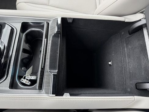 Used 2023 Jeep Wagoneer L Series II image 32