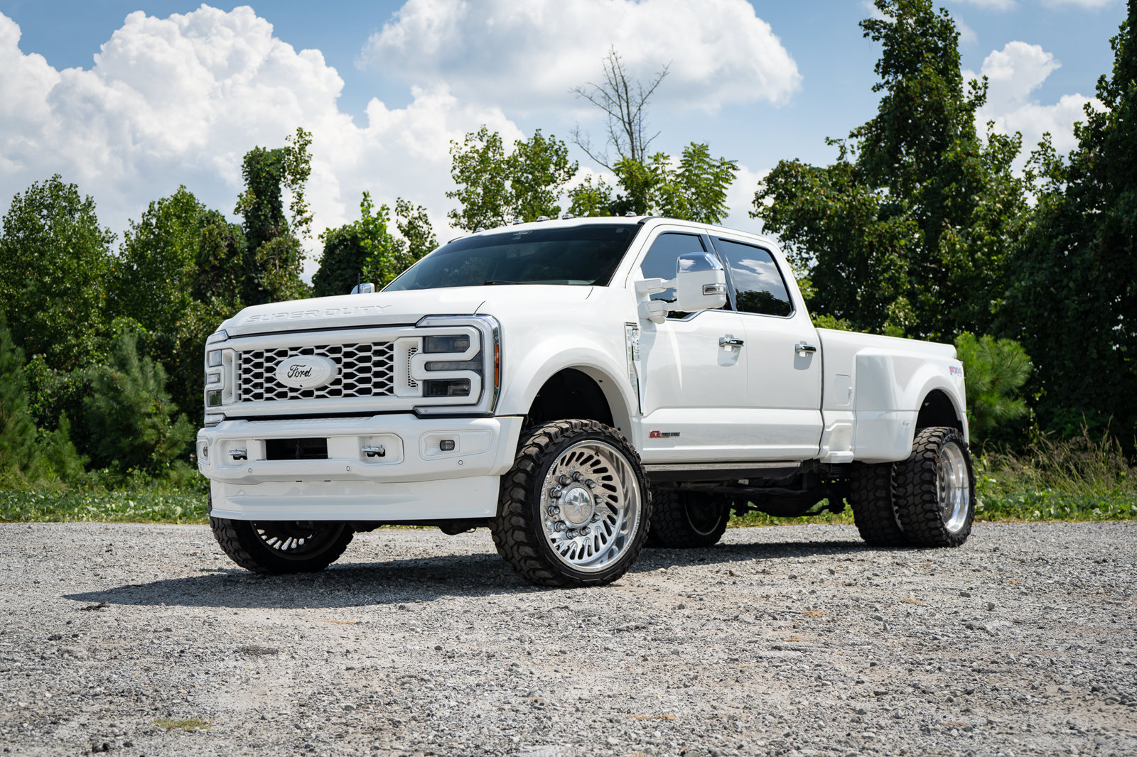Used 2024 Ford F450 Platinum w/ FX4 Off-Road Package AWD/4WD image 2
