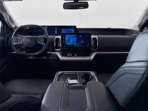 Used 2025 Ford Expedition Platinum image 25