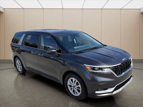 Used 2022 Kia Carnival LX FWD image 3