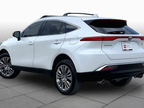 Used 2024 Toyota Venza XLE AWD/4WD image 12