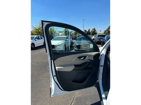 Used 2022 Chevrolet Traverse LS image 6