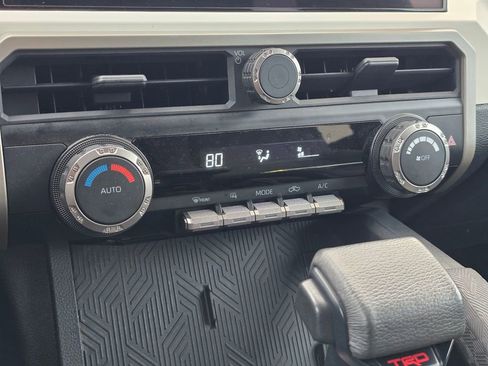 Used 2024 Toyota Tacoma TRD Off-Road image 21