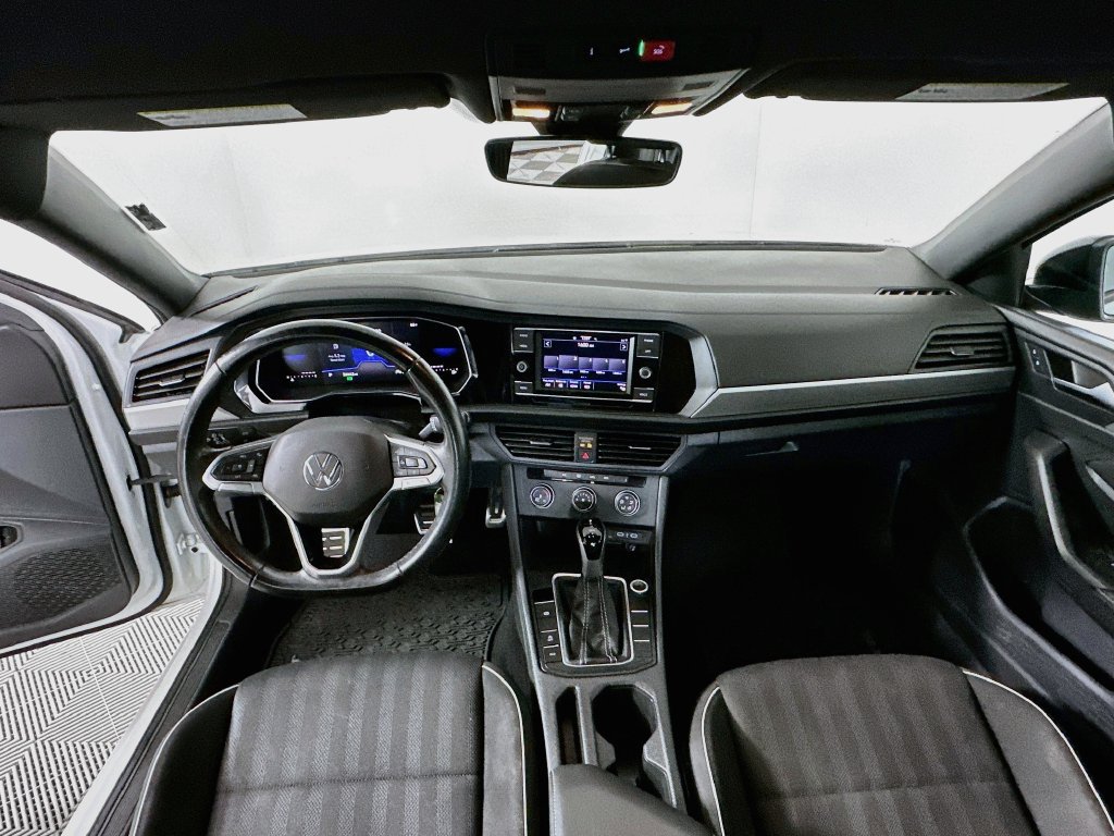 Used 2023 Volkswagen Jetta Sport FWD image 3