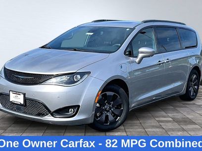 Used 2020 Chrysler Pacifica Limited w/ Advanced Safetytec Group