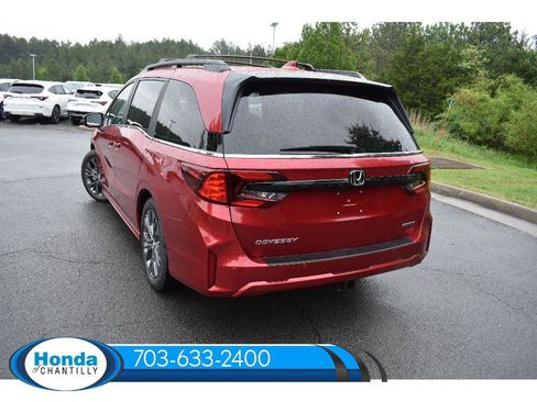 New 2026 Honda Odyssey Touring image 5