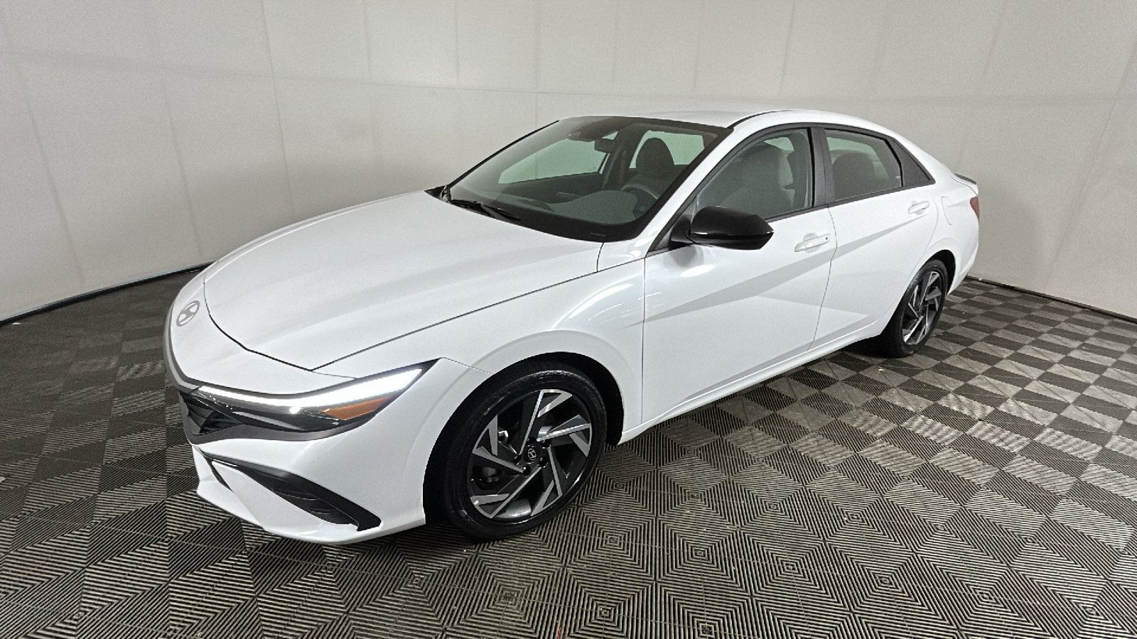 Used 2025 Hyundai Elantra SEL FWD image 7