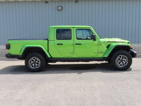 Used 2025 Jeep Gladiator Rubicon AWD/4WD image 3