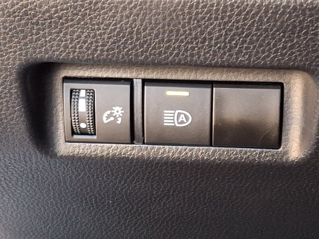 Used 2023 Toyota RAV4 LE AWD/4WD image 25