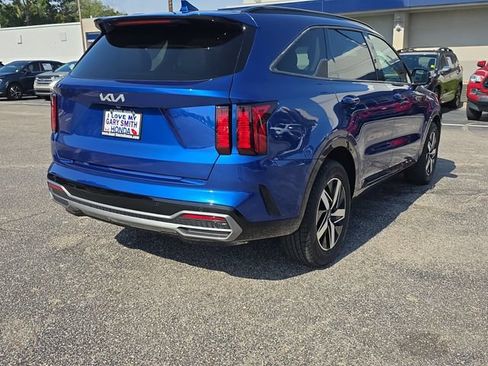 Used 2022 Kia Sorento S w/ Panoramic Sunroof Package FWD image 4