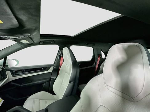 Certified 2026 Porsche Cayenne GTS AWD/4WD image 14