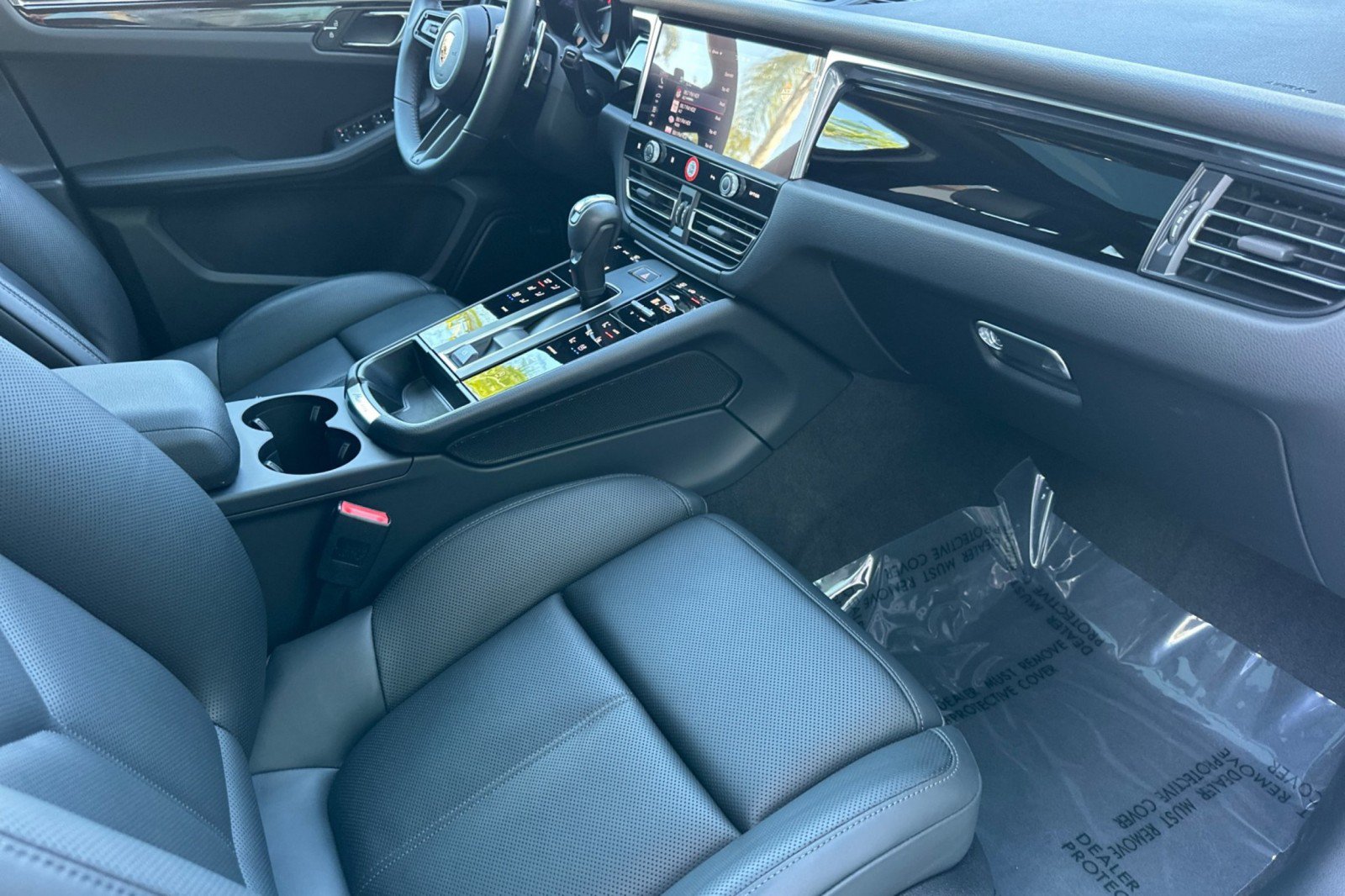 Used 2026 Porsche Macan AWD/4WD image 16