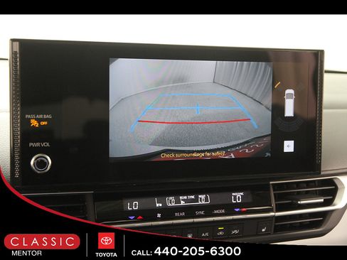 Used 2026 Toyota Sienna XLE FWD image 13