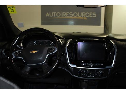 Used 2022 Chevrolet Traverse LT image 16