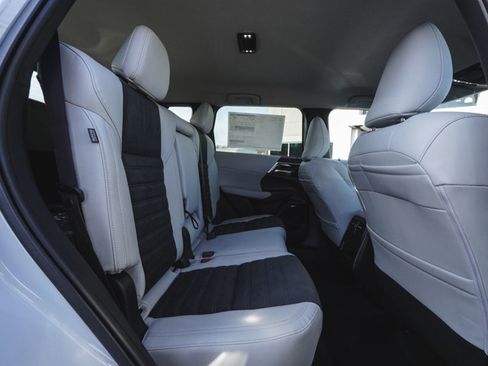 New 2026 Mitsubishi Outlander SE image 35