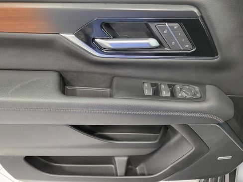 Used 2025 GMC Yukon XL Denali image 27