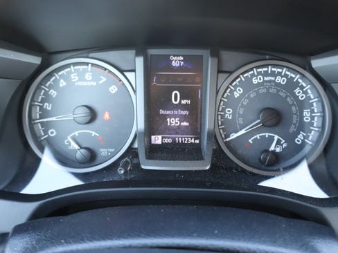 Used 2018 Toyota Tacoma TRD Sport image 26