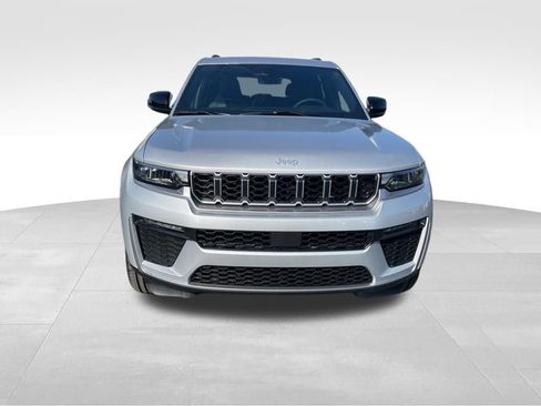 New 2026 Jeep Grand Cherokee Limited RWD image 2