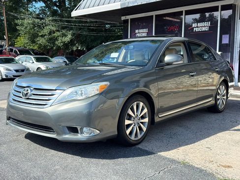 Used 2011 Toyota Avalon Limited FWD image 2