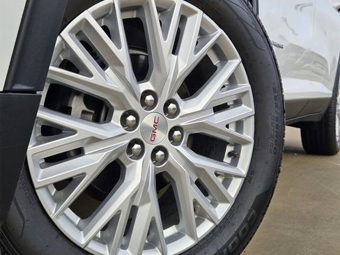 Used 2024 GMC Acadia Elevation image 8