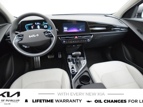 New 2025 Kia Niro EX Touring image 17
