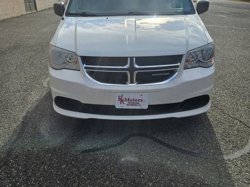 Used 2013 Dodge Grand Caravan SE image 2