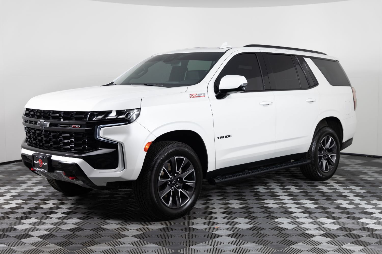 Used 2023 Chevrolet Tahoe Z71 w/ Luxury Package AWD/4WD image 1