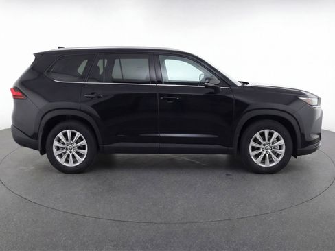 Used 2024 Toyota Grand Highlander AWD image 11