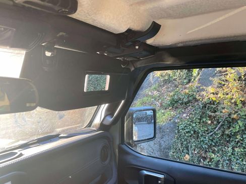 Used 2024 Jeep Wrangler Unlimited Rubicon 4xe image 30