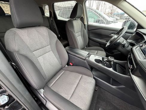 Used 2025 Nissan Rogue SV image 38