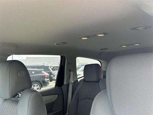 Used 2017 Chevrolet Traverse LT image 19