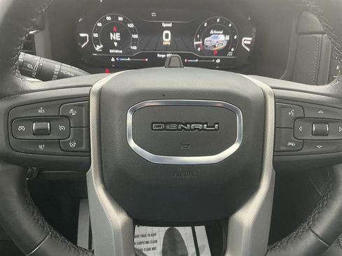 Used 2024 GMC Yukon Denali w/ Advanced Technology Package image 27
