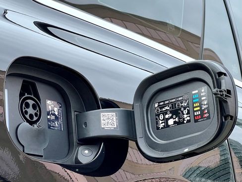 Certified 2024 Mercedes-Benz EQS 580 4MATIC Sedan image 13