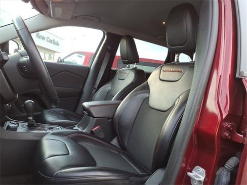 Used 2019 Jeep Cherokee Trailhawk w/ Cold Weather Group image 12