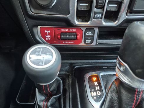 Used 2022 Jeep Gladiator Rubicon w/ Cold Weather Group image 28