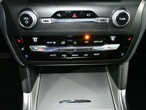 Used 2020 Ford Explorer Limited w/ Class III Trailer Tow Package image 36