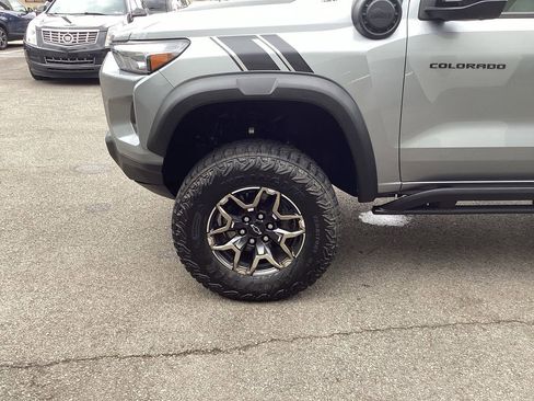 Used 2024 Chevrolet Colorado ZR2 w/ ZR2 Convenience Package III AWD/4WD image 27
