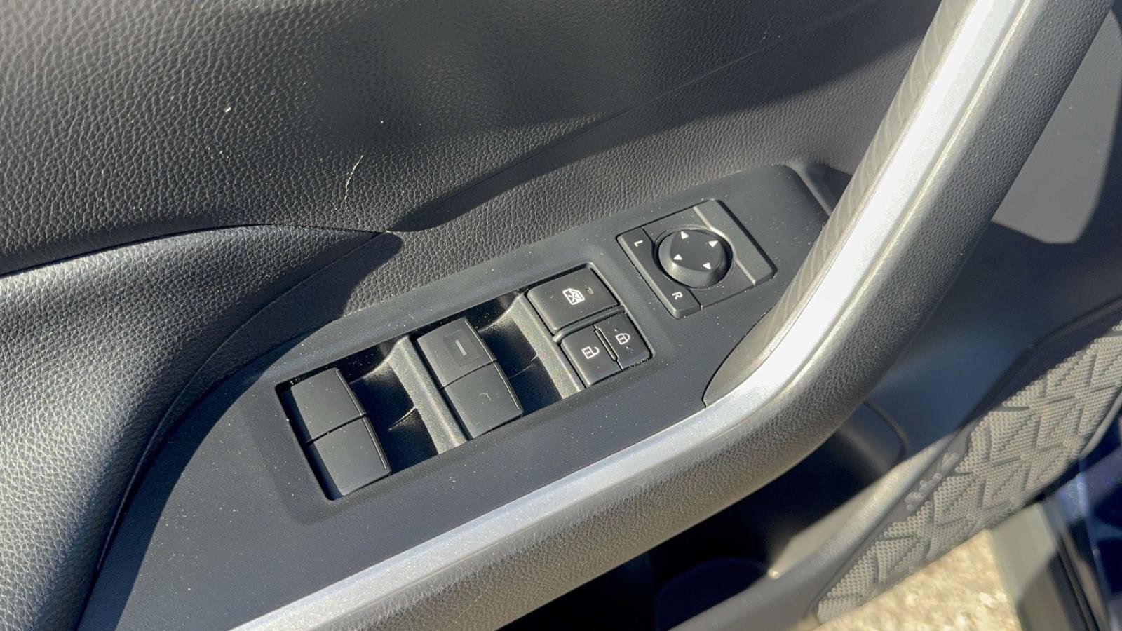 Used 2020 Toyota RAV4 XLE w/ Convenience Package AWD/4WD image 39