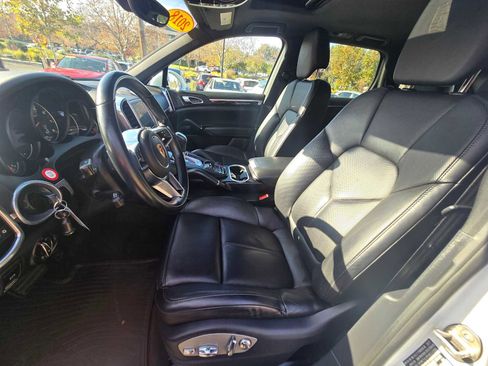 Used 2018 Porsche Cayenne Platinum Edition image 25