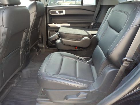 Used 2023 Ford Explorer XLT w/ Equipment Group 202A AWD/4WD image 11