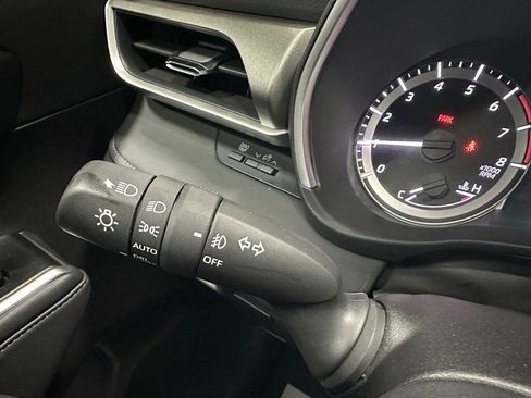 Used 2025 Toyota Highlander XLE image 21