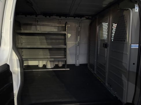 Used 2018 Chevrolet Express 2500 Extended image 7