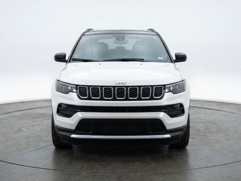 Used 2025 Jeep Compass Limited image 2