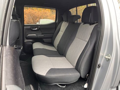 Used 2020 Toyota Tacoma TRD Off-Road image 18