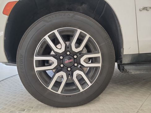 Used 2023 GMC Yukon XL AT4 AWD/4WD image 10